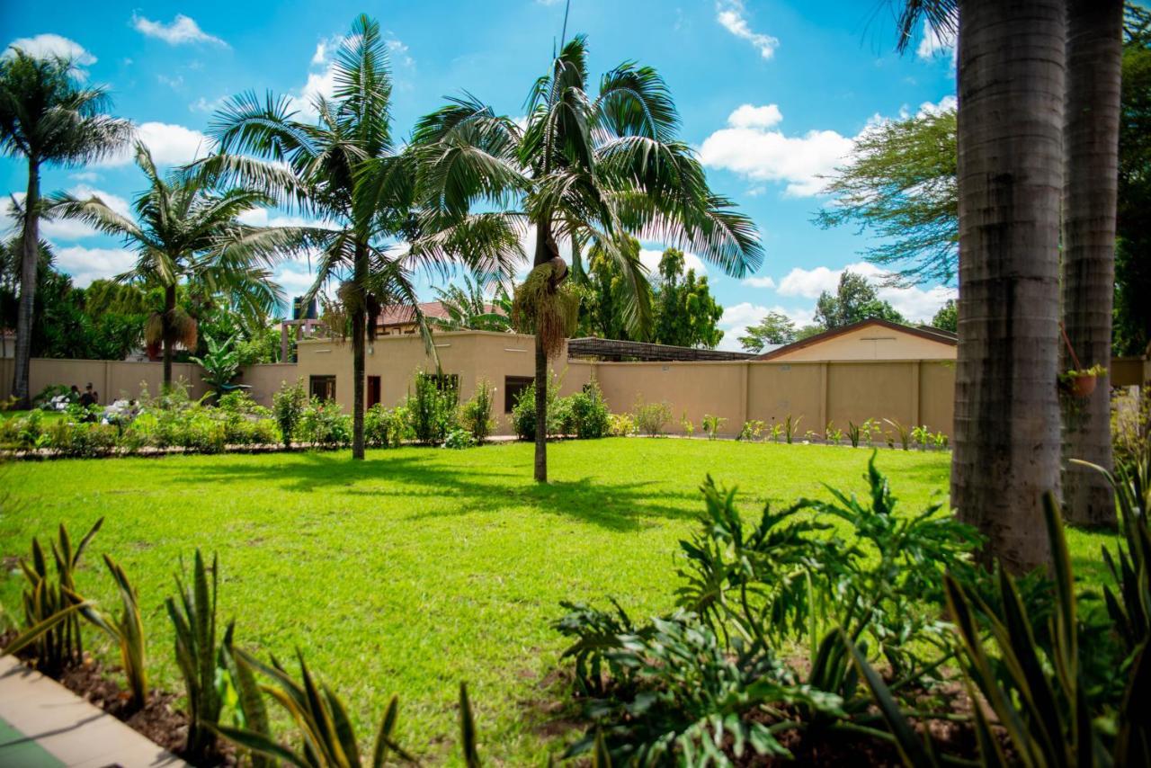 Lush Garden Hotel Arusha Esterno foto